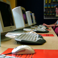 アジアのゲーム市場はインターネットカフェが依然重要