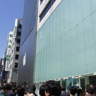 店内外は大きな混乱もなく落ち着いた雰囲気に 店内外は大きな混乱もなく落ち着いた雰囲気に