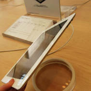 実際に触れとその薄さを軽さを改めて実感 実際に触れとその薄さを軽さを改めて実感