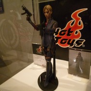 コラボメニューも多数登場、ガンも撃てる『バイオハザード』×シューティング・バーレポート