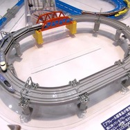 プラレールアドバンス。プラレールの単線が複線に(東京おもちゃショー11)