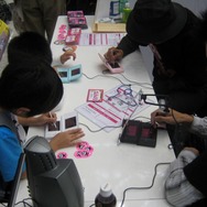 『アルキメDS』が「デザインフェスタVol.26」に出展、あのお笑い芸人も登場! プレゼントもあります