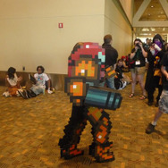 究極の再現度?16-bitな『メトロイド』サムスコスプレ!