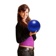 “リアルなボウリング体験”・・・Kinect向けにボウリングの玉が発売(重さ0.5kg)