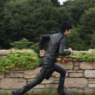 疾走する水嶋ヒロさん