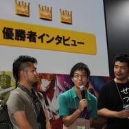 ちゃっかりインタビューされるざきやま