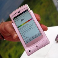 【CEATEC JAPAN 2011(Vol.1)】iコンシェルの進化版と放射線測定機能も付いた着せ替えジャケット