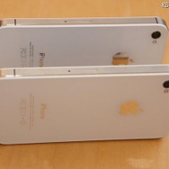 周辺を囲む金属バンドは2つの部品で構成されていたが、iPhone 4Sでは4つの部品で構成されている