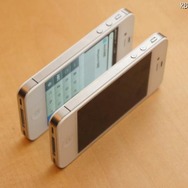 iPhone 4S、アンテナが変わった! 速度は14.4Mbpsに