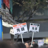 iPhone 4Sの予約がスタート! 量販店で行列