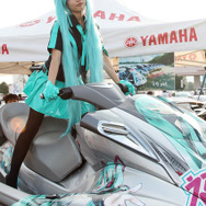 【痛Gふぇすた】初音ミク生みの親? ヤマハは痛マリンジェットを展示