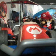 任天堂のブースで披露された実物大のマリオカート(ロサンゼルスモーターショー11)