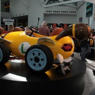 『マリオカート7』でルイージの乗る実物大カートが披露された(ロサンゼルスモーターショー11)