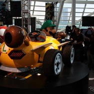 『マリオカート7』でルイージの乗る実物大カートが披露された(ロサンゼルスモーターショー11)