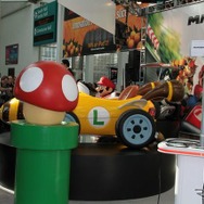 『マリオカート7』でルイージの乗る実物大カートが披露された(ロサンゼルスモーターショー11)