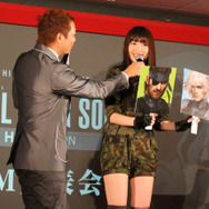 スネークと雷電が選びきれない様子