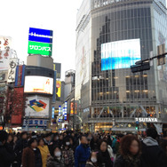 渋谷スクランブル交差点。これだけの人が行き交うのに！