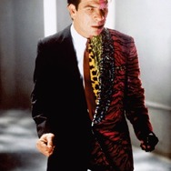 【PR】年末年始、映画と一緒に楽しみたい『バットマン：アーカム・シティ』2