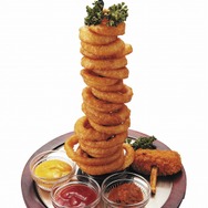 そのソースに異議あり！ オニオンリング～裁判長の木槌コロッケ付き～（580円）