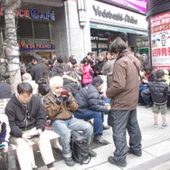ヨドバシカメラAkiba正面エントランス前(2012.2.26)