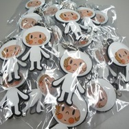 白い電波人間のストラップ