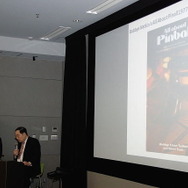 貴重な資料をスライドで紹介