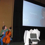 実際にチェロを弾くとベートーベンがにっこり