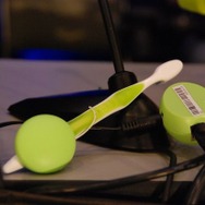 無線センサーのついた歯ブラシの例