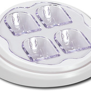 4つのリモコンを一気に充電！「Four-Controller Charge Station」