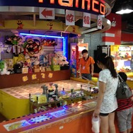 コインを投げて落ちた場所で得点が決まり、景品が手に入るという体感ゲームも実施中でした