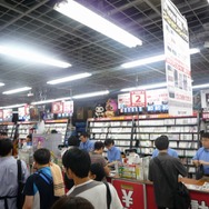 ニンテンドー3DS LL本日発売、秋葉原では朝早くから行列発生
