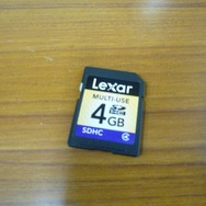 SDカードは4GBに