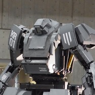 【ワンフェス2012夏】搭乗可能な巨大ロボット「クラタス」、幕張メッセに立つ!