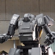 【ワンフェス2012夏】搭乗可能な巨大ロボット「クラタス」、幕張メッセに立つ!