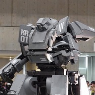 【ワンフェス2012夏】搭乗可能な巨大ロボット「クラタス」、幕張メッセに立つ!