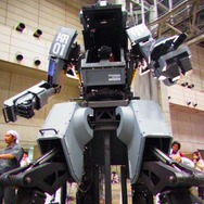 【ワンフェス2012夏】搭乗可能な巨大ロボット「クラタス」、幕張メッセに立つ!
