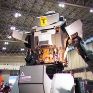 【ワンフェス2012夏】搭乗可能な巨大ロボット「クラタス」、幕張メッセに立つ!
