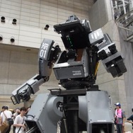 【ワンフェス2012夏】搭乗可能な巨大ロボット「クラタス」、幕張メッセに立つ!