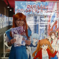 稲垣早希さんが来店1号!「遊んで、もらえるヱヴァンゲリヲンキャンペーン」を実際に体験