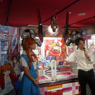 稲垣早希さんが来店1号!「遊んで、もらえるヱヴァンゲリヲンキャンペーン」を実際に体験