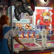 稲垣早希さんが来店1号!「遊んで、もらえるヱヴァンゲリヲンキャンペーン」を実際に体験