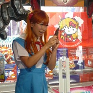 稲垣早希さんが来店1号!「遊んで、もらえるヱヴァンゲリヲンキャンペーン」を実際に体験