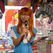 稲垣早希さんが来店1号!「遊んで、もらえるヱヴァンゲリヲンキャンペーン」を実際に体験