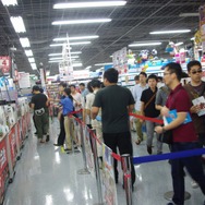 【ドラクエX発売】ヨドバシAkibaでは100人以上の行列