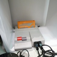 ニューファミコンが刺さってますね