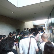 地下に回され、その後地上に並ばされます(この時点で2時間経過)
