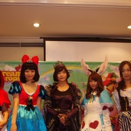 左から坂入氏、大原氏、ジョイス・チャン氏、武内氏、金谷氏