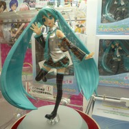 『初音ミク -Project DIVA- f』発売記念、林プロデューサーインタビュー ― ミクさんの新たな着ぐるみも登場
