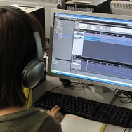 授業では操作方法の指示を受けながら、自分なりのサウンド作りを行う