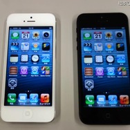 アップル iPhone 5（白：KDDI、黒：ソフトバンクモバイル）